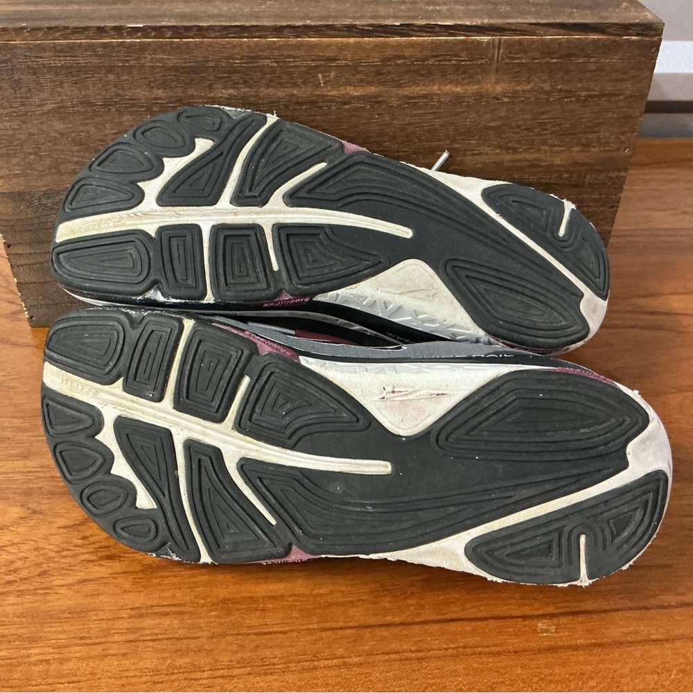 Altra Women Paradigm 4.5 Gray Mesh Running Shoe ALW1948G220 Size 9 - Picture 7 of 8